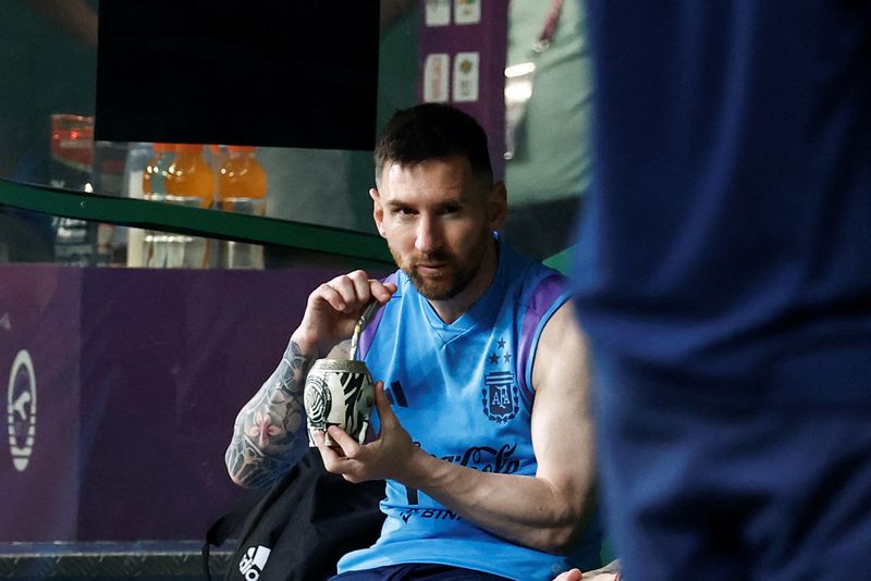 &copy; Reuters. Lionel Messi durante treinamento da seleção argentina para amistoso contra a Austrália em Pequim
14/06/2023 REUTERS/Thomas Peter