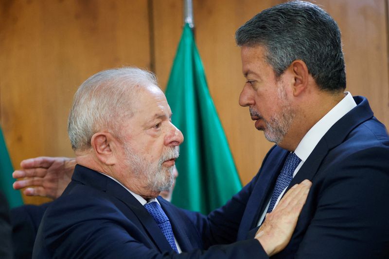 &copy; Reuters. Presidente Luiz Inácio Lula da Silva e presidente da Câmara, Arthur Lira
11/01/2023
REUTERS/Adriano Machado