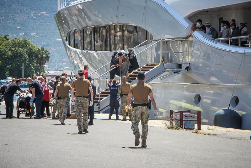 &copy; Reuters. Imigrantes são resgatados após operação em Kalamata, Grécia
14/06/2023
Eurokinissi via REUTERS