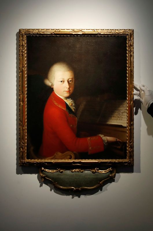 © Reuters. Retrato do compositor Wolfgang Amadeus Mozart quando adolescente, pintado em janeiro de 1770 e atribuído ao mestre veronês Gaimbettino Cignaroli, em Paris
12/11/2019
REUTERS/Christian Hartmann