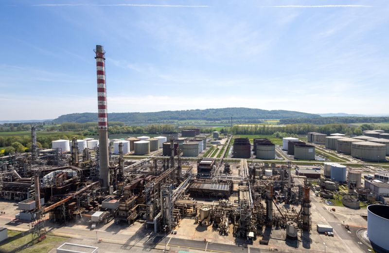 &copy; Reuters. FILE PHOTO: The Varo refinery is seen in Cressier, Switzerland, May 4, 2023. REUTERS/Denis Balibouse/File Photo