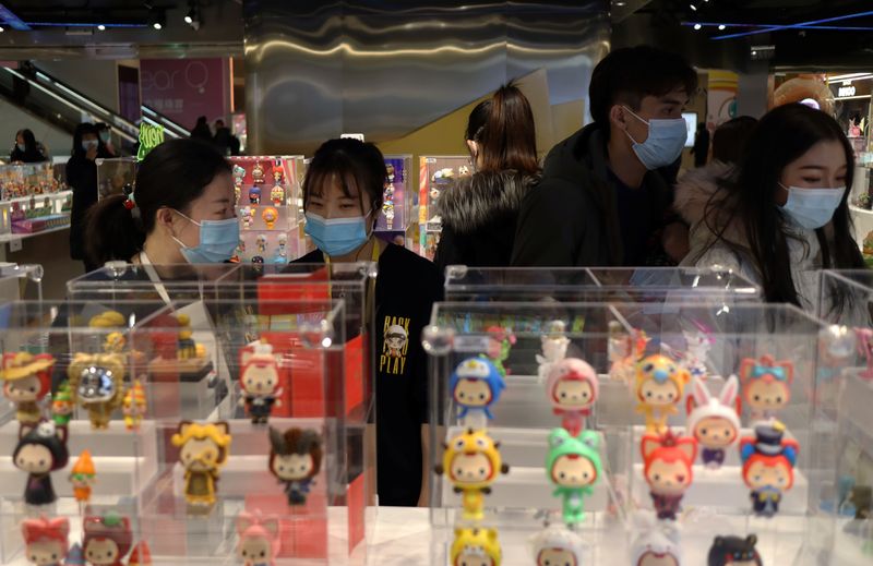 © Reuters. Loja de brinquedos chinesa Pop Mart em um shopping de Pequim
09/12/2020
REUTERS/Tingshu Wang