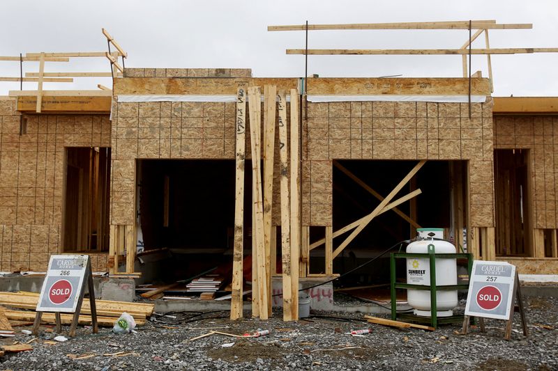 &copy; Reuters. Houses are seen for sale in a neighbourhood of Ottawa, Ontario, Canada April 17, 2023.  REUTERS/Lars Hagberg