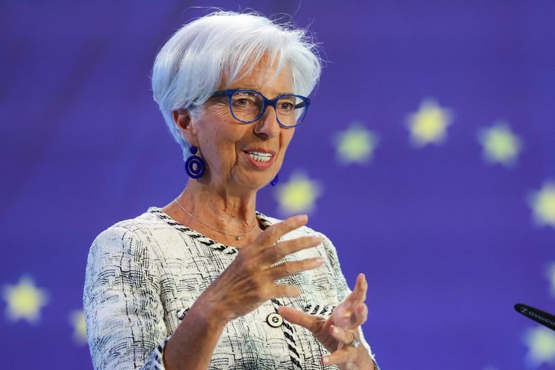 © Reuters. European Central Bank (ECB) President Christine Lagarde gestures while speaking to reporters following the Governing Council's monetary policy meeting, in Frankfurt, Germany June 15, 2023. REUTERS/Kai Pfaffenbach