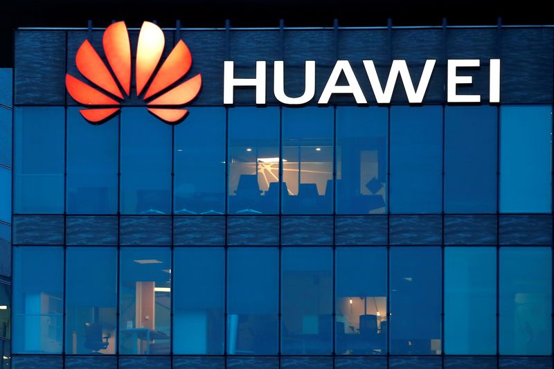 &copy; Reuters. FILE PHOTO: A view shows a Huawei logo at Huawei Technologies France headquarters in Boulogne-Billancourt near Paris, France, February 17, 2021. REUTERS/Gonzalo Fuentes/File Photo