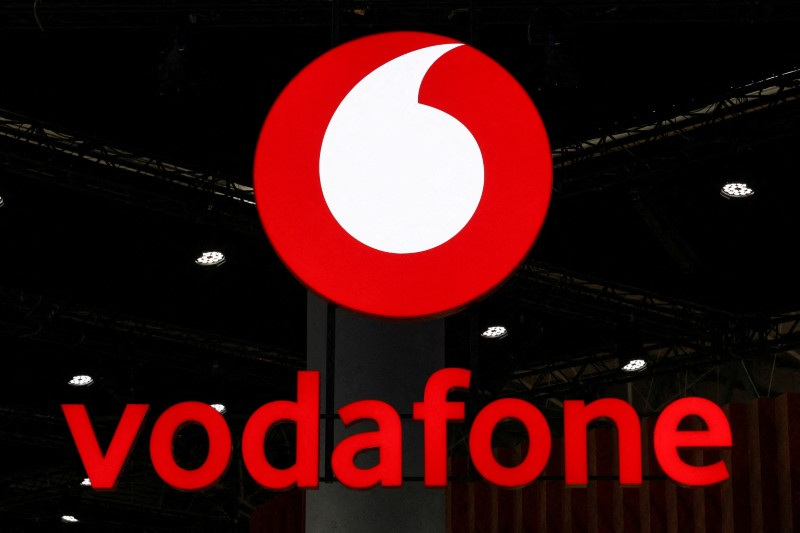 &copy; Reuters. Logo Vodafone al 2023 Mobile World Congress (Mwc) a Barcellona. 27 febbraio 2023. REUTERS/Nacho Doce/File Photo