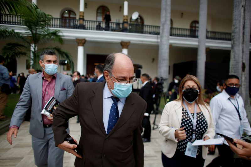 &copy; Reuters. Pedro Calzadilla é visto no final de sessão extraordinária da Assembleia Nacional da Venezuela em Caracas
04/05/2021
REUTERS/Leonardo Fernandez Viloria