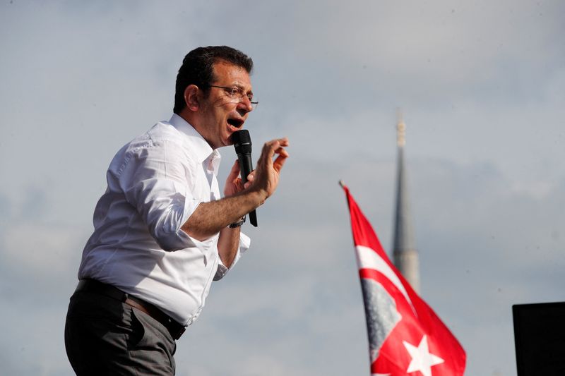 &copy; Reuters. رئيس بلدية إسطنبول أكرم إمام أوغلو من حزب المعارضة الرئيسي في تركيا يتحدث خلال فعالية انتخابية في إسطنبول يوم 27 مايو أيار 2023. تصوير: ديلارا س