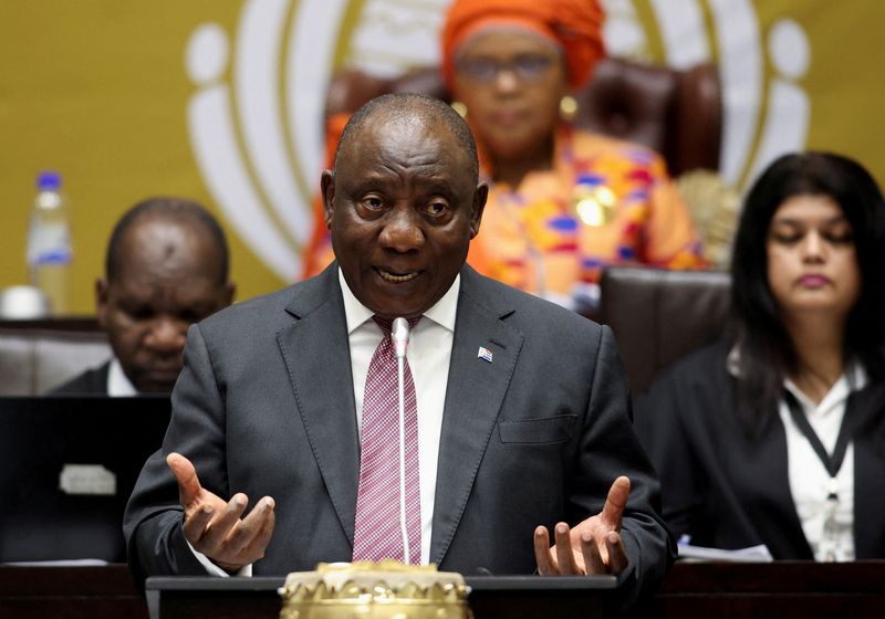 © Reuters. Presidente sul-africano Cyril Ramaphosa responde a perguntas no parlamento na Cidade do Cabo, África do Sul
11/05/2023
REUTERS/Esa Alexander