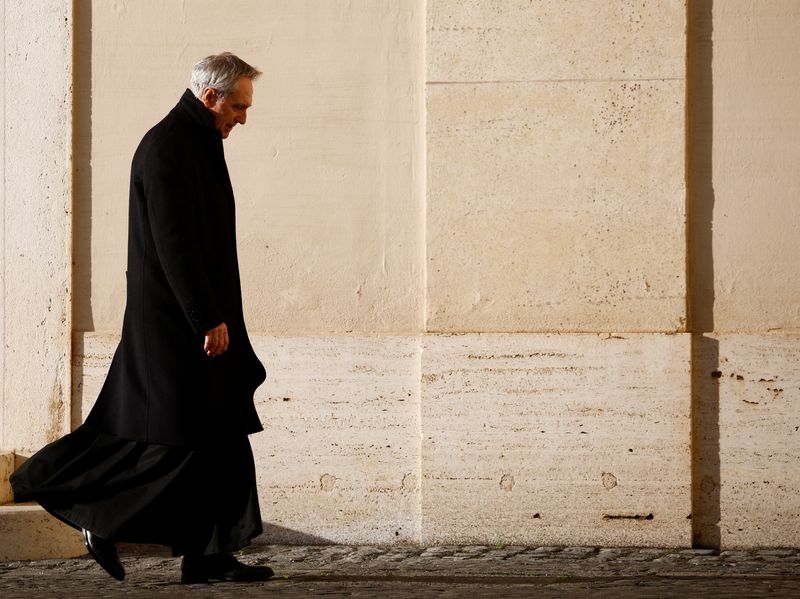 &copy; Reuters. Arcebispo Georg Gaenswein no Vaticano
10/01/2023
REUTERS/Guglielmo Mangiapane