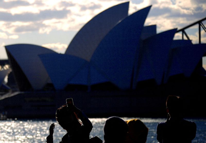 &copy; Reuters. FILE PHOTO: Chinese and Malaysian tourists take photographs of the Sydney Opera House from a viewing area located on Sydney Harbour, Australia, October 4, 2016. Picture taken October 4, 2016.   REUTERS/David Gray