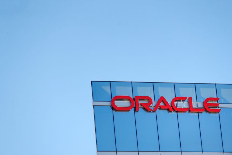 &copy; Reuters. An exterior view of the Oracle Field Office at Wilson Boulevard in Arlington, Virginia, U.S., October 18, 2019.    REUTERS/Tom Brenner