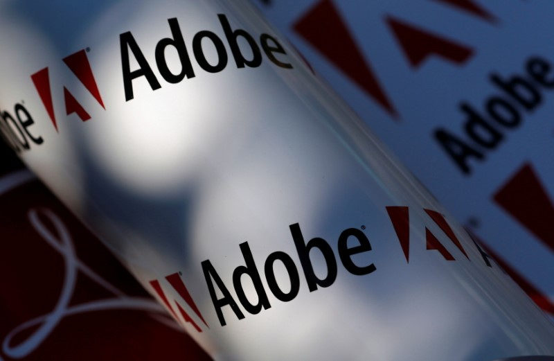 &copy; Reuters. Imagen de archivo de logos de la compañía Adobe en esta ilustración tomada en Viena, Austria, el 9 de julio, 2013. REUTERS/Leonhard Foeger/Archivo