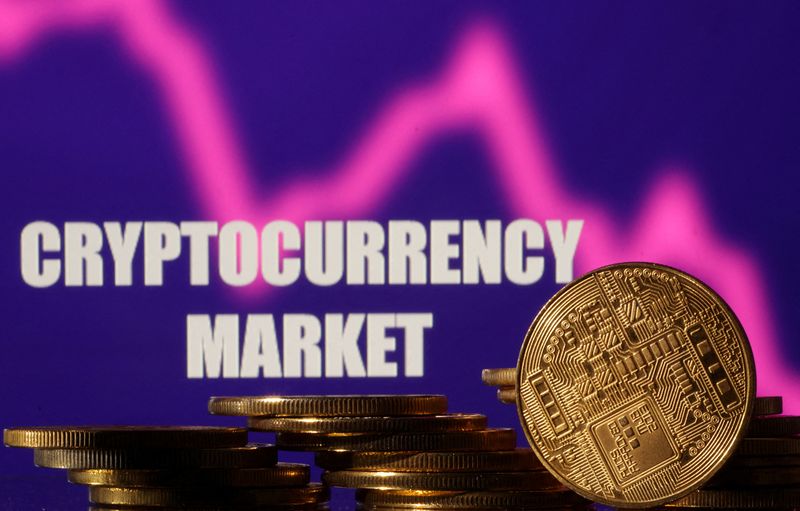 &copy; Reuters. FILE PHOTO: Representations of cryptocurrencies are seen in front of displayed words "Cryptocurrency market" and decreasing stock graph in this illustration taken November 10, 2022. REUTERS/Dado Ruvic/Illustration/File Photo