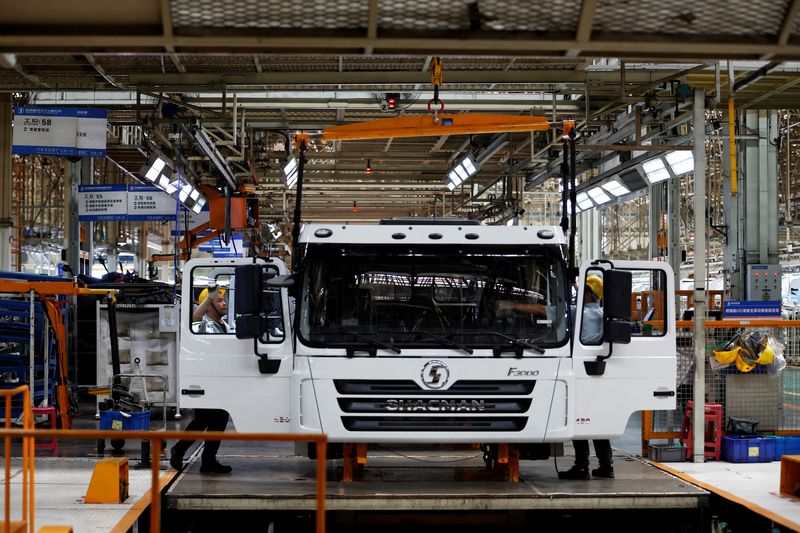 &copy; Reuters. FILE PHOTO: Employees work on the trucks production line during an organised media tour to the Shaanxi Automobile Group factory in Xian, Shaanxi province, China May 17, 2023. REUTERS/Florence Lo/File Photo