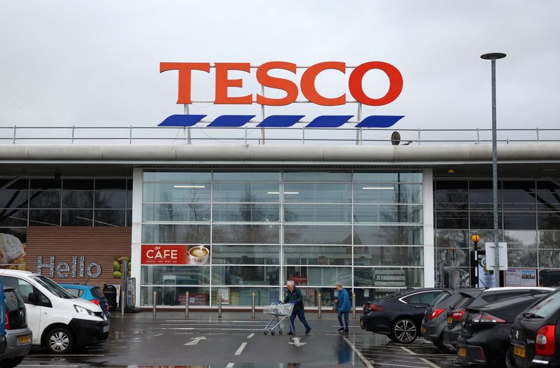 &copy; Reuters. A general view of Tesco, in Oldham, Britain, April 13, 2023. REUTERS/Molly Darlington/FILE PHOTO