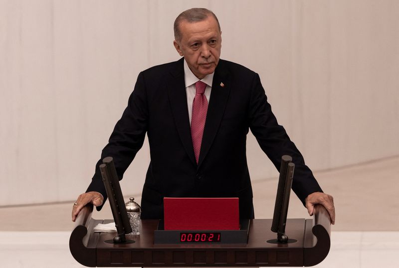 &copy; Reuters. Le président turc Tayyip Erdogan prête serment après sa victoire électorale au parlement d'Ankara, en Turquie. /Photo prise le 3 juin 2023/REUTERS/Umit Bektas