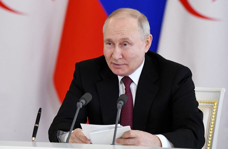 &copy; Reuters. Il presidente russo Vladimir Putin rilascia una dichiarazione dopo il colloquio con l'omologo algerino Abdelmadjid Tebboune al Cremlino a Mosca, Russia, 15 giugno 2023. Sputnik/Sergei Pyatakov/Pool via REUTERS