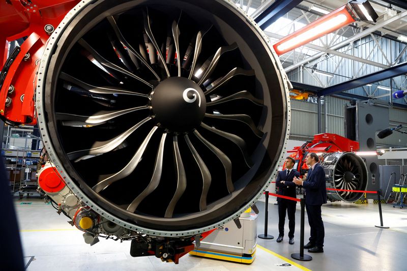 &copy; Reuters. FILE PHOTO: French President Emmanuel Macron visits the Safran Aircraft Engines site in Villaroche, near Paris, to tackle the decarbonization of the aviation industry ahead of the Le Bourget Air Show, France, June 16, 2023. REUTERS/Gonzalo Fuentes/Pool/Fi