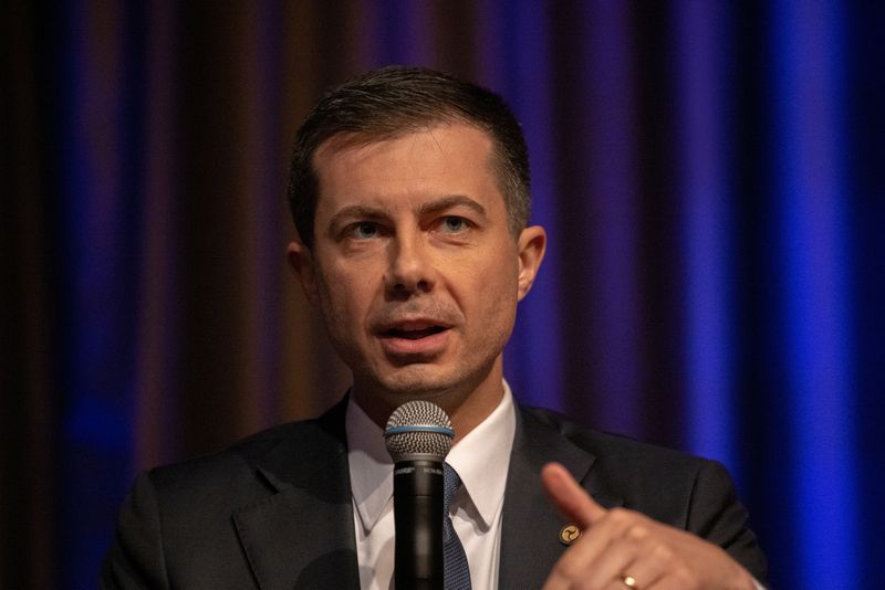 &copy; Reuters. FILE PHOTO: U.S. Transportation Secretary Pete Buttigieg speaks during the National Action Network National Convention in New York, U.S., April 12, 2023. REUTERS/Jeenah Moon/File Photo