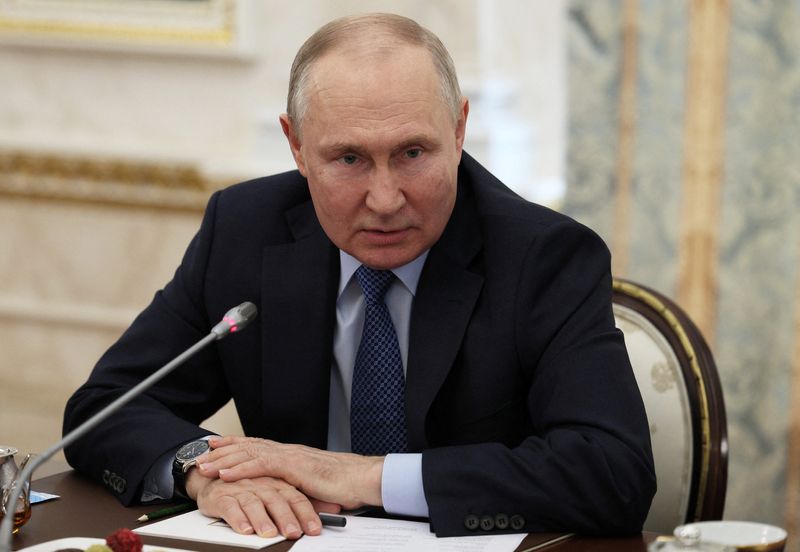 &copy; Reuters. FILE PHOTO: Russian President Vladimir Putin attends a meeting with war correspondents at the Kremlin in Moscow, Russia June 13, 2023. Sputnik/Gavriil Grigorov/Kremlin via REUTERS/File photo