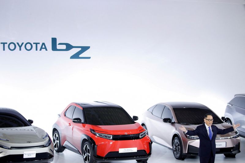 &copy; Reuters. Presidente da Toyota, Akio Toyoda, apresente carros elétricos da empresa
14/12/2021
REUTERS/Kim Kyung-Hoon