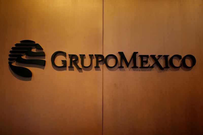 © Reuters. FILE PHOTO: The logo of mining and infrastructure firm Grupo Mexico is pictured at its headquarters in Mexico City, Mexico, August 8, 2017. REUTERS/Ginnette Riquelme/File Photo
