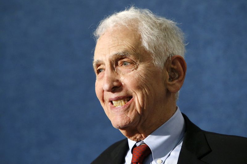 &copy; Reuters. Daniel Ellsberg participa de uma coletiva de imprensa realizada pelo grupo ExposeFacts.org em Washington
27/04/2015
REUTERS/Jonathan Ernst