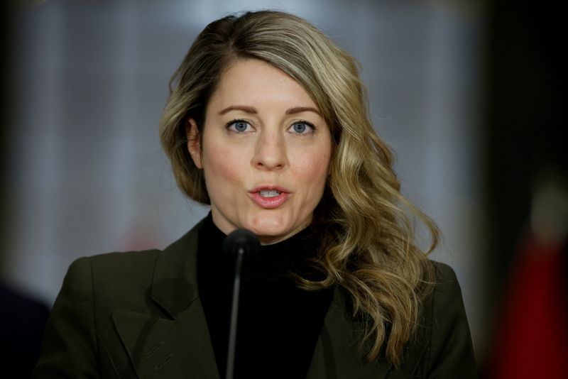 &copy; Reuters. وزيرة الخارجية الكندية ميلاني جولي في صورة من أرشيف رويترز 