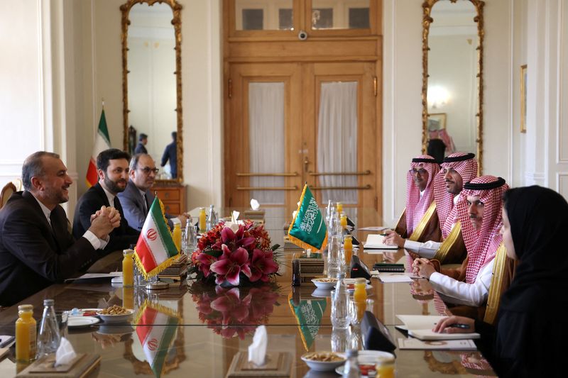 &copy; Reuters. Iranian Foreign Minister Hossein Amir-Abdollahian meets with Saudi Arabia's Foreign Minister Prince Faisal bin Farhan Al Saud in Tehran, Iran June 17, 2023. Majid Asgaripour/WANA via REUTERS