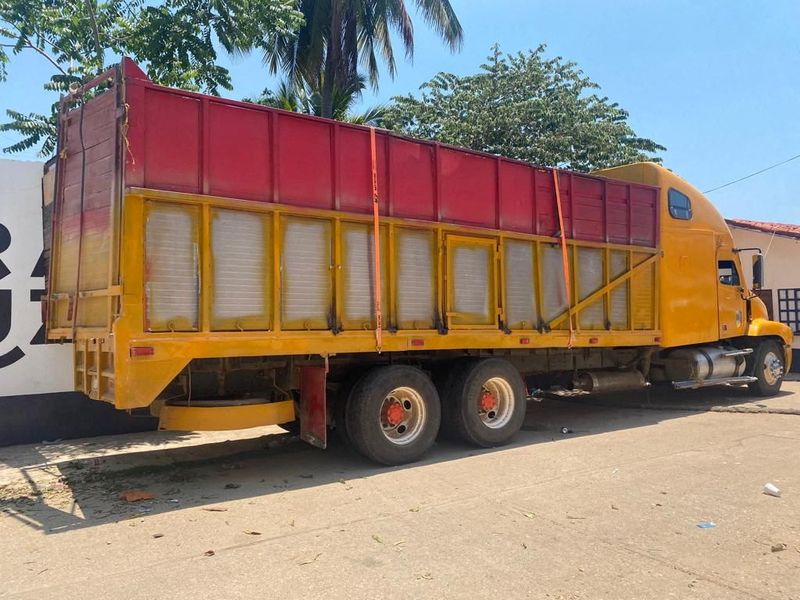 &copy; Reuters. The truck that was carrying 129 migrants from Guatemala, Honduras, El Salvador and India who where rescued by Mexico's National Institute of Migration (INM), according to a statement by the INM, is seen in this photo released on June 16, 2023 and distribu