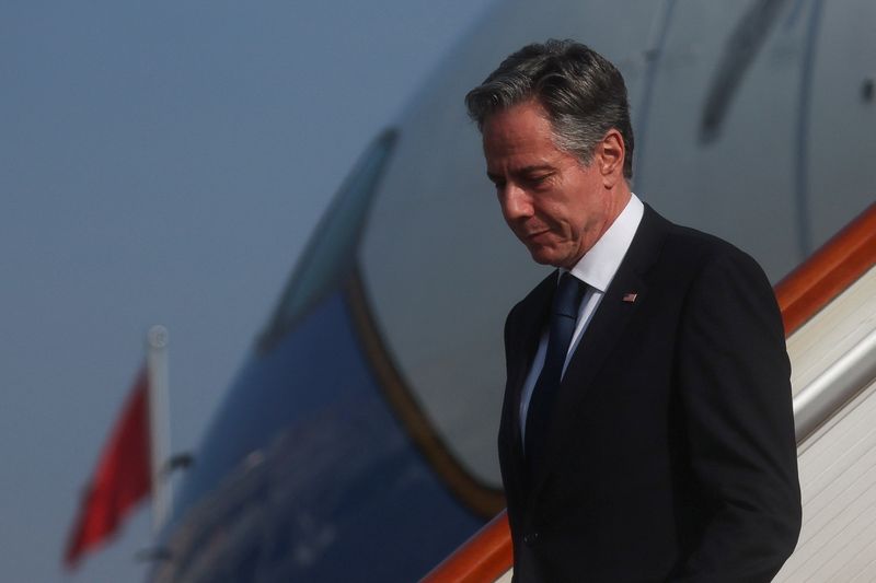 © Reuters. وزير الخارجية الأمريكي أنتوني بلينكن لدى وصوله إلى بكين يوم الأحد. صورة لرويترز من ممثل لوكالات الأنباء.
