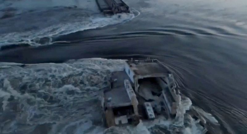 &copy; Reuters. FILE PHOTO: A general view of the Nova Kakhovka dam that was breached in Kherson region, Ukraine June 6, 2023 in this screen grab taken from a video obtained by Reuters/via REUTERS /File Photo