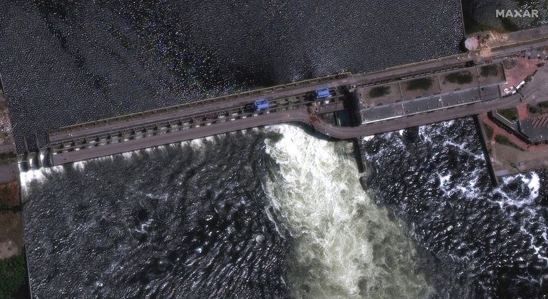 &copy; Reuters. Foto de archivo satelital de la represa de Karjova
May 28, 2023. Maxar Technologies/Handout via REUTERS  