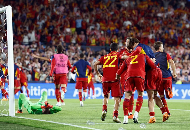 &copy; Reuters.  Jun 18, 2023
Foto del domingo e los futbolistas de España elebrando ras ganar la UEFA Nations League 
 REUTERS/Piroschka Van De Wouw