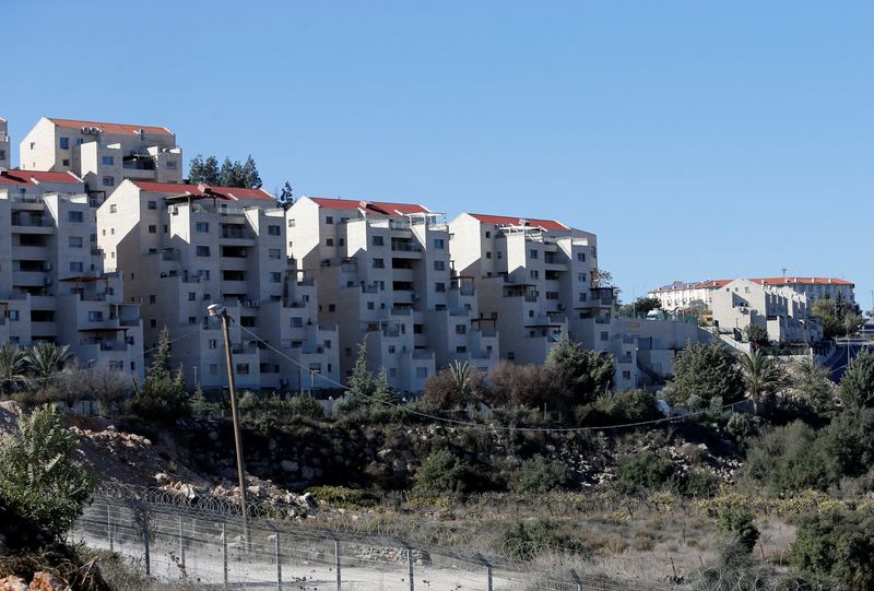 © Reuters. منظر عام لمستوطنة كريات أربع في الخليل بالضفة الغربية المحتلة في صورة من أرشيف رويترز .  