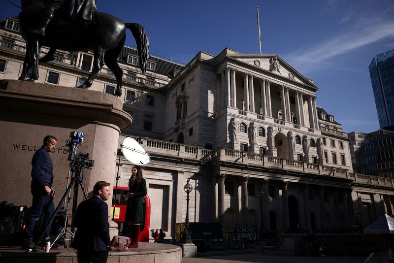 &copy; Reuters. A television news crew works outside the Bank of England in the City of London financial district in London, Britain May 11, 2023. REUTERS/Henry Nicholls/File photo