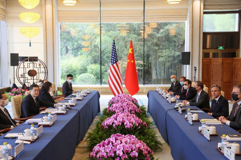 &copy; Reuters. وزير الخارجية الأمريكي أنتوني بلينكن خلال اجتماع مع نظيره الصيني تشين قانغ في قصر دياويوتاى للضيافة في بكين يوم الأحد 2023 في صورة لرويترز من 