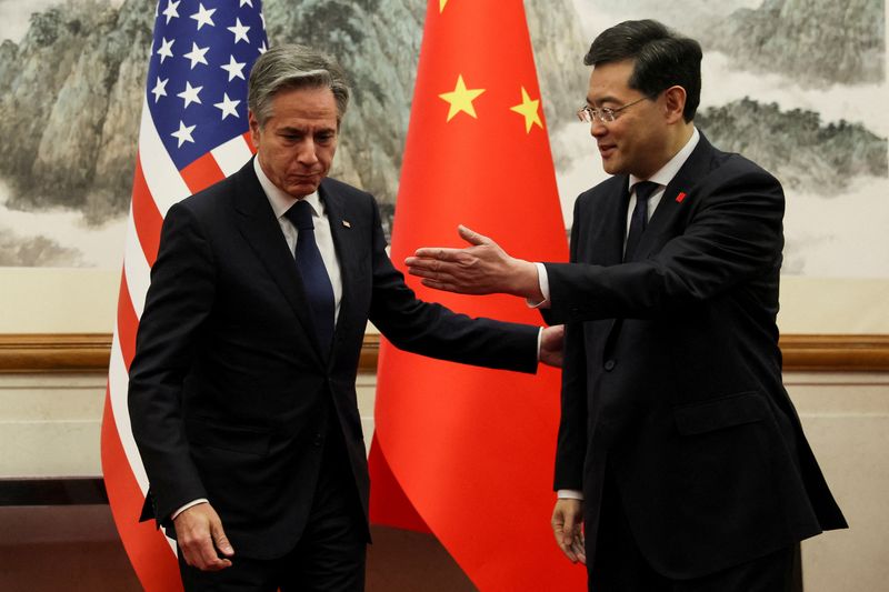 &copy; Reuters. Il segretario di Stato statunitense Antony Blinken incontra il ministro degli Esteri cinese Qin Gang presso la Diaoyutai State Guesthouse a Pechino, Cina, 18 giugno 2023. REUTERS/Leah Millis/Pool