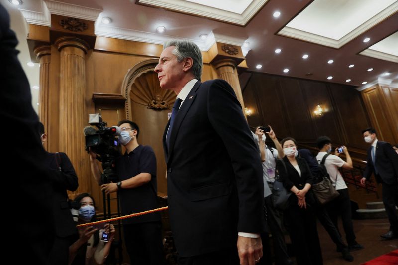 &copy; Reuters. U.S. Secretary of State Antony Blinken walks to a meeting with China's Director of the Office of the Central Foreign Affairs Commission Wang Yi (not pictured) at the Diaoyutai State Guesthouse in Beijing, China, June 19, 2023. REUTERS/Leah Millis/Pool