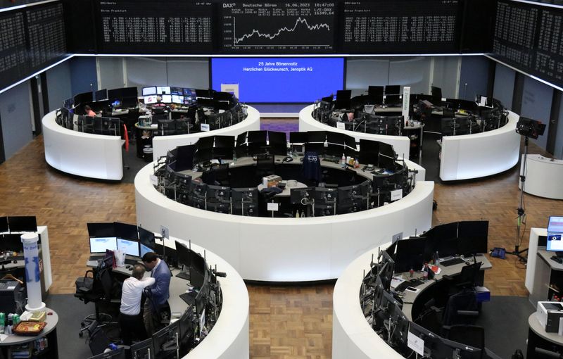 &copy; Reuters. مؤشر داكس الألماني في بورصة فرانكفورت يوم 15 يونيو حزيران 2023 في صورة لرويترز.
