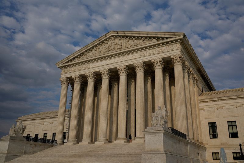 &copy; Reuters. FILE PHOTO: The U.S. Supreme Court building is seen in Washington, U.S., April 6, 2023. REUTERS/Elizabeth Frantz/File Photo
