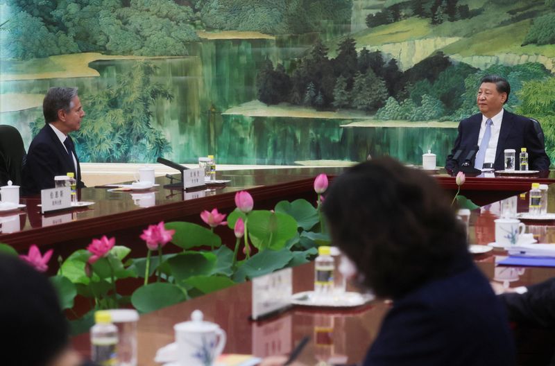 © Reuters. El secretario de Estado estadounidense, Antony Blinken, se reúne con el presidente chino, Xi Jinping, en el Gran Salón del Pueblo en Pekín, China. 19 de junio de 2023. REUTERS/Leah Millis/Pool