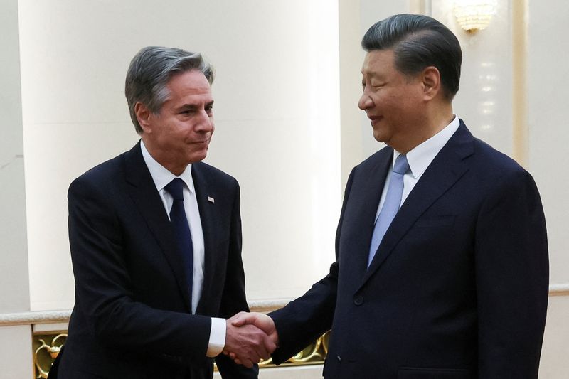 &copy; Reuters. Secretário de Estado dos EUA, Antony Blinken, cumprimenta presidente da China, Xi Jinping, durante visita a Pequim
19/06/2023
REUTERS/Leah Millis/Pool