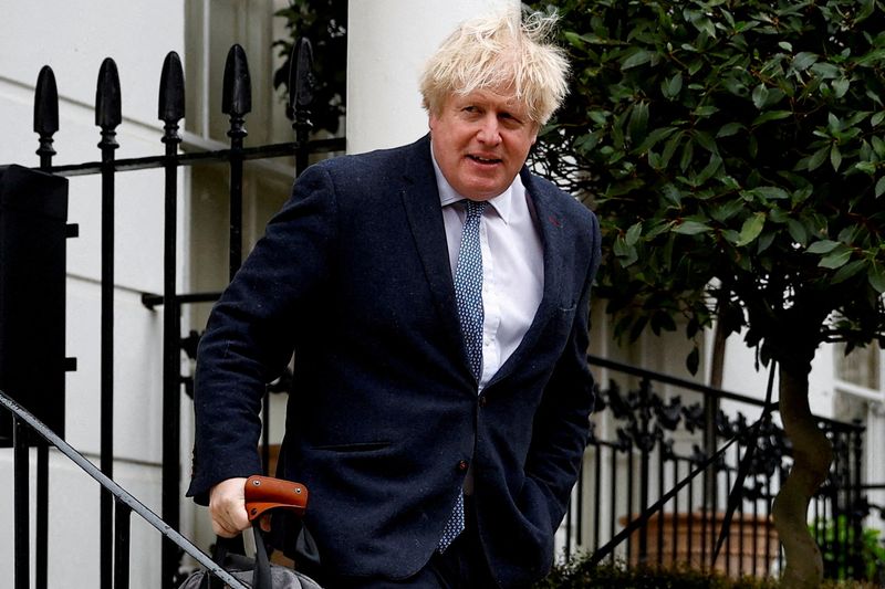 &copy; Reuters. FILE PHOTO: Former British Prime Minister Boris Johnson leaves his home, in London, Britain March 21, 2023. REUTERS/Peter Nicholls/File Photo
