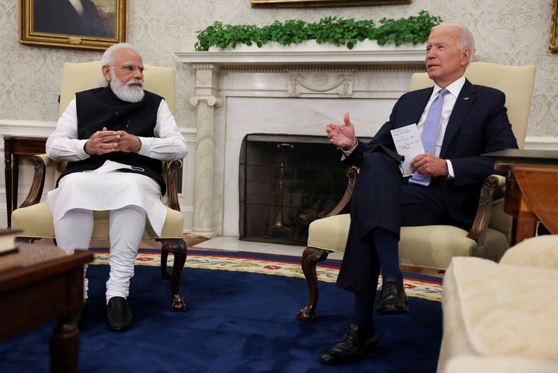 &copy; Reuters.  　６月１９日、インドのモディ首相（写真左）は今週訪米し、バイデン米大統領（同右）と会談する。ワシントンで２０２１年９月撮影（２０２３年　ロイター/Evelyn Hockstein）