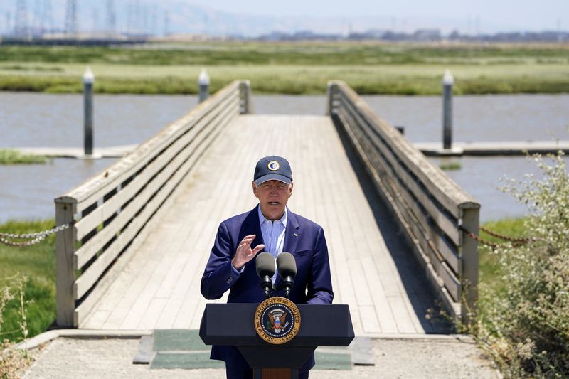 &copy; Reuters. الرئيس الأمريكي جو بايدن أثناء مؤتمر صحفي في منطقة بالو ألتو بولاية كاليفورنيا يوم الاثنين. تصوير : كيفن لامارك - رويترز .  