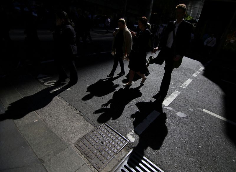 &copy; Reuters. FILE PHOTO: Office workers cross a street in Sydney, Australia, September 4, 2017. Picture taken September 4, 2017. REUTERS/Steven Saphore/File Photo