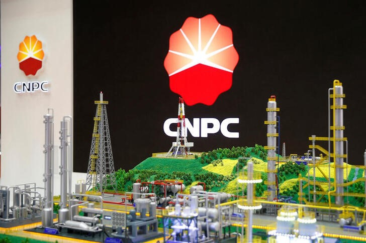 &copy; Reuters. Imagen de archivo del logo de CNPC (China National Petroleum Corporation) en la 26 Conferencia Mundial del Gas en París, Francia. 2 junio 2015. REUTERS/Benoit Tessier