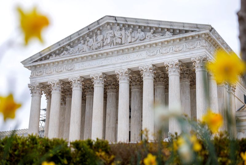 &copy; Reuters. FILE PHOTO: The United States Supreme Court is seen in Washington, U.S., March 27, 2023. REUTERS/Evelyn Hockstein/File Photo